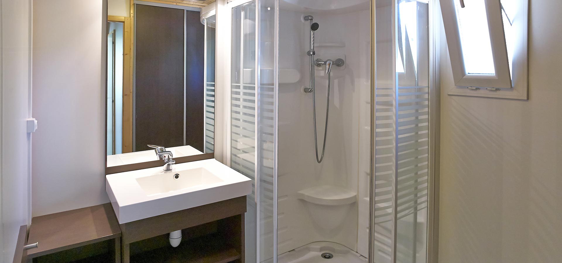 Camping san damiano bungalow confort village 2 salle de bain